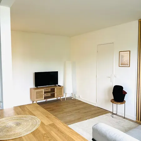 Equipe En Plein Coeur De Lisle Adam Apartment *