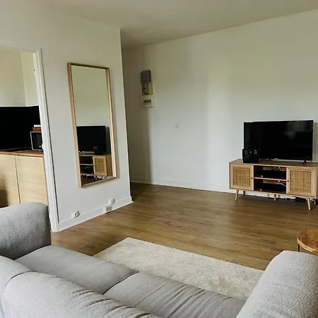 Equipe En Plein Coeur De Lisle Adam Apartment *